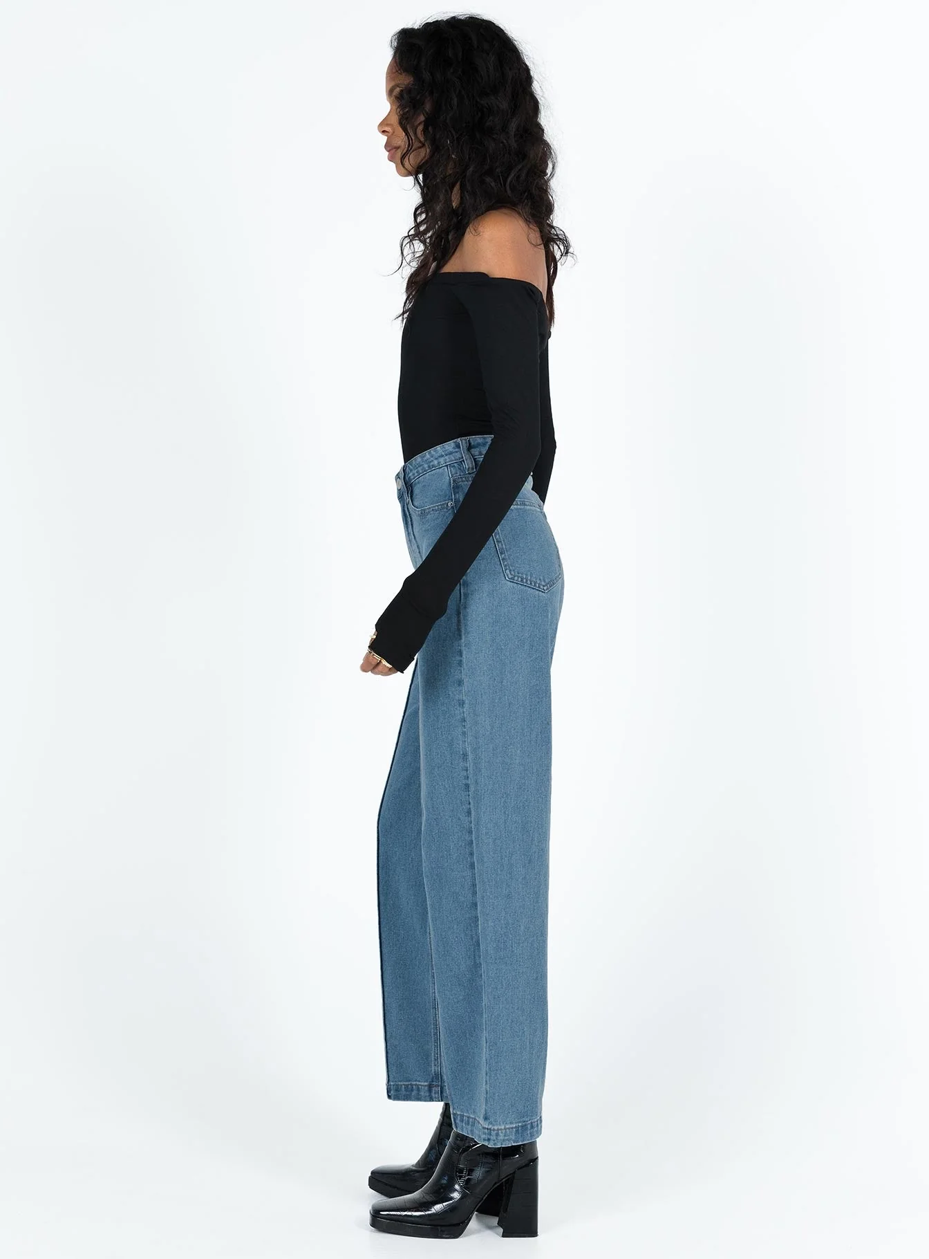 Booran Wide Leg Mid Wash Denim Jean - Image 3