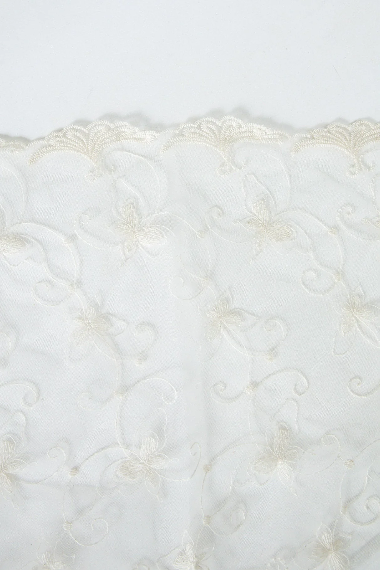 Brigette Lace Bandana White - Image 4