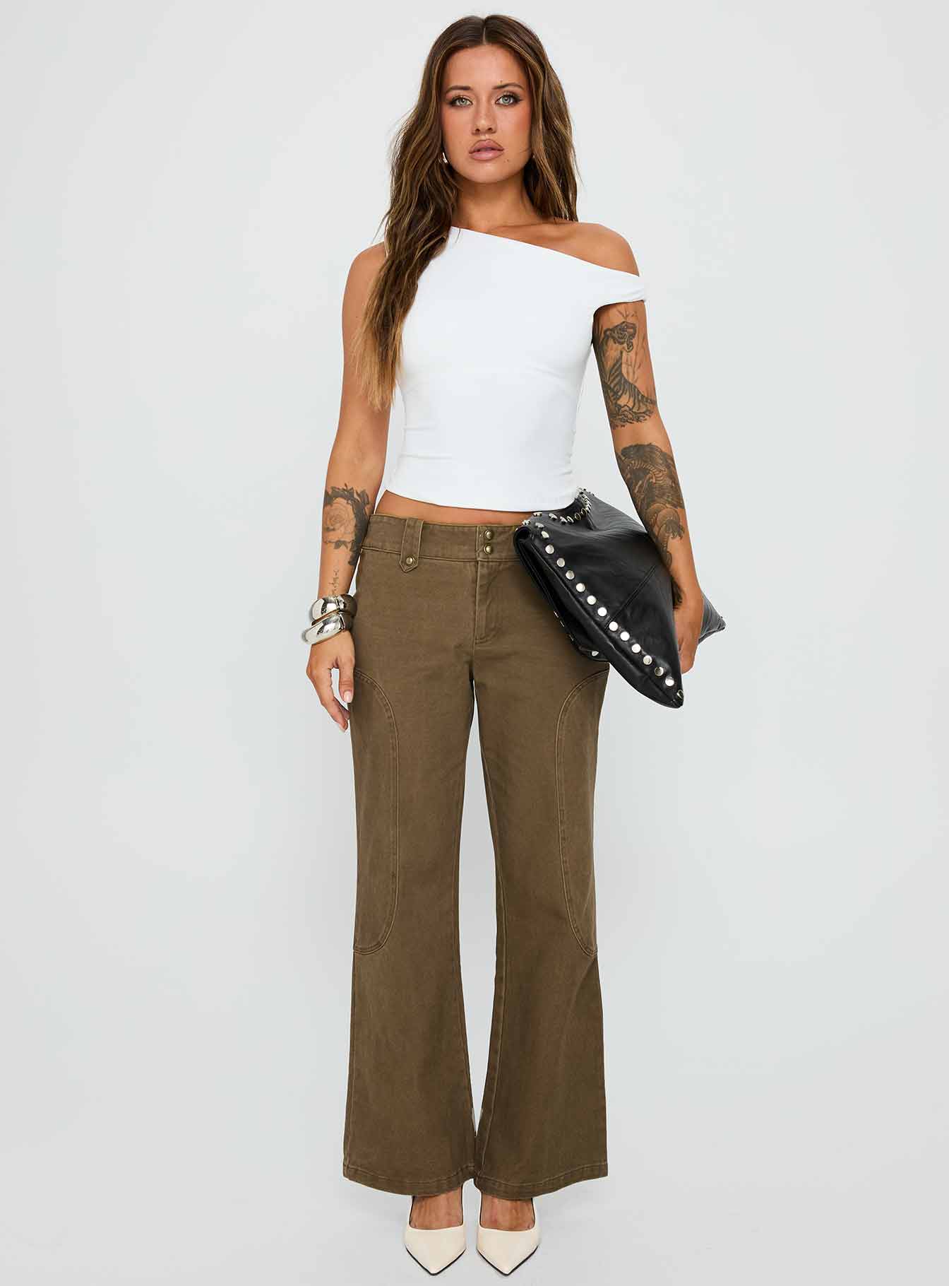 Cuzco Low Rise Flared Cargo Jeans Dark Khaki - Image 7
