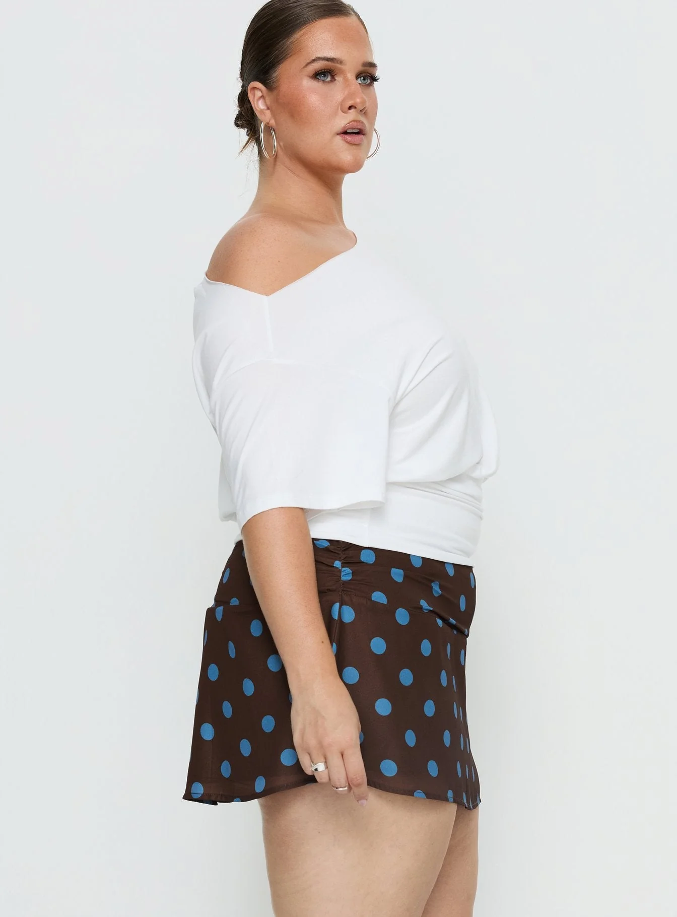 Elicia Ruched Mini Skirt Brown / Blue Polka Dot Curve - Image 4