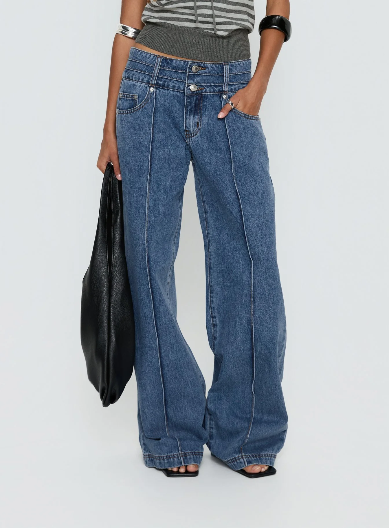 Hannalee Low Rise Wide Leg Jeans Mid Blue Wash - Image 2