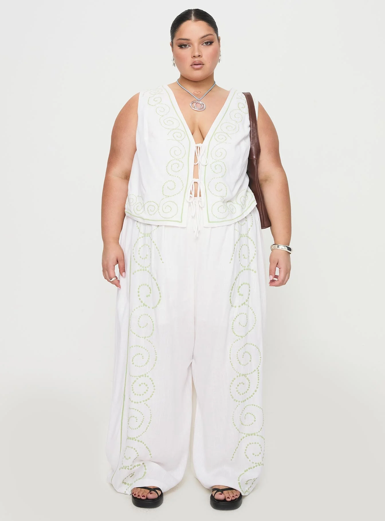 Kindred Tie Top White / Green Curve - Image 7
