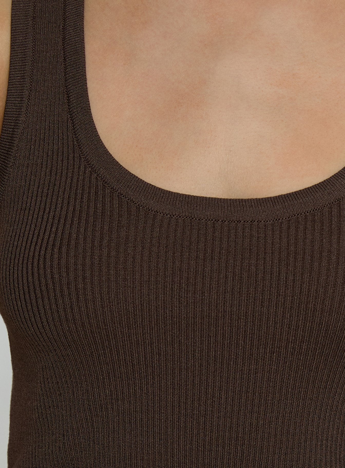 Kyrella Longline Tank Top Chocolate - Image 6