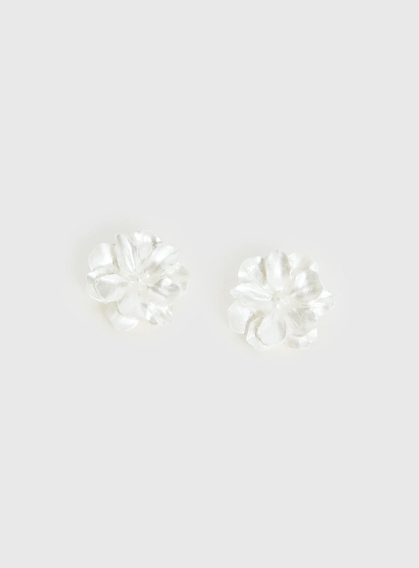 Livvy Floral Stud Earrings White - Image 2