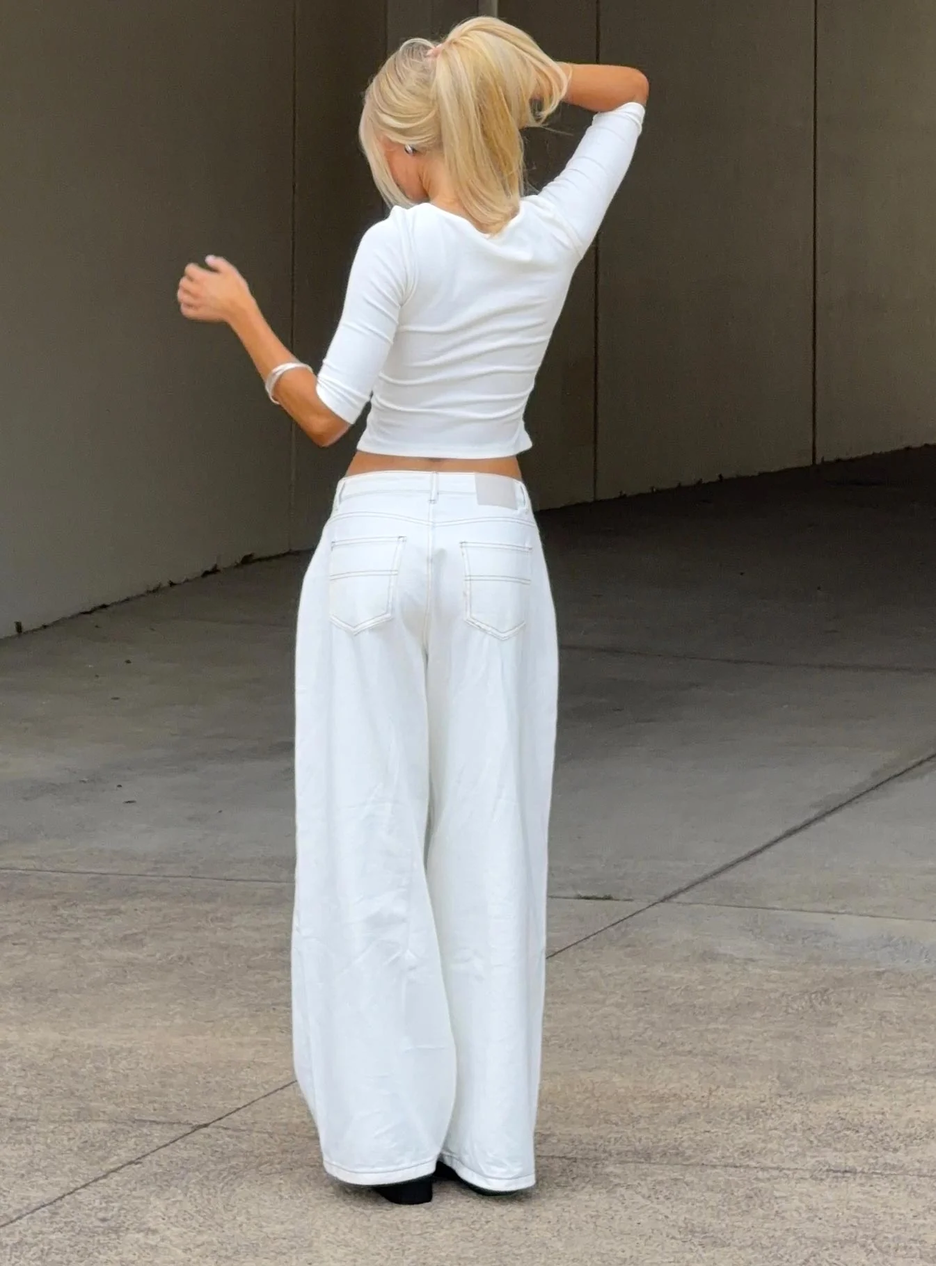 Naylor Mid Rise Wide Leg Jeans Cream Petite - Image 11