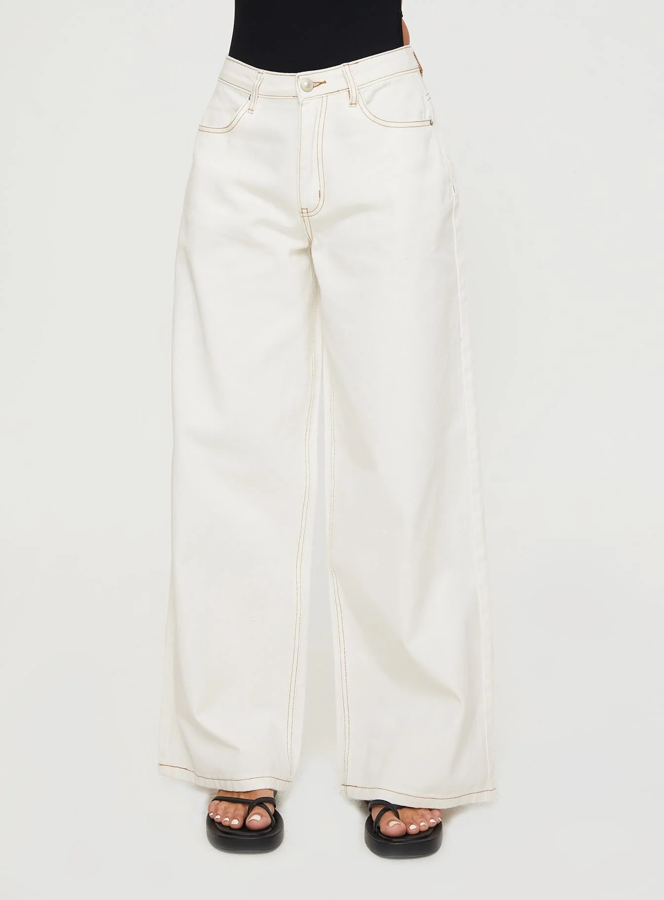 Naylor Mid Rise Wide Leg Jeans Cream Petite - Image 2
