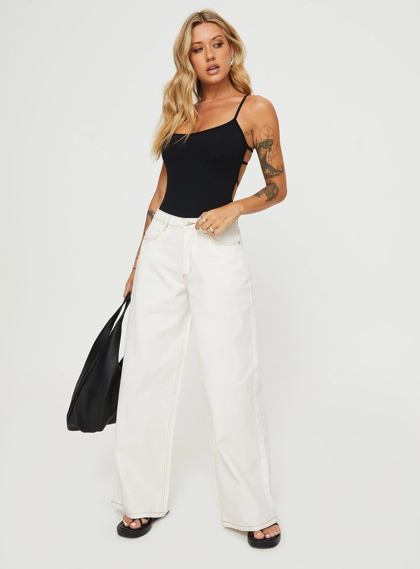 Naylor Mid Rise Wide Leg Jeans Cream Petite - Image 3