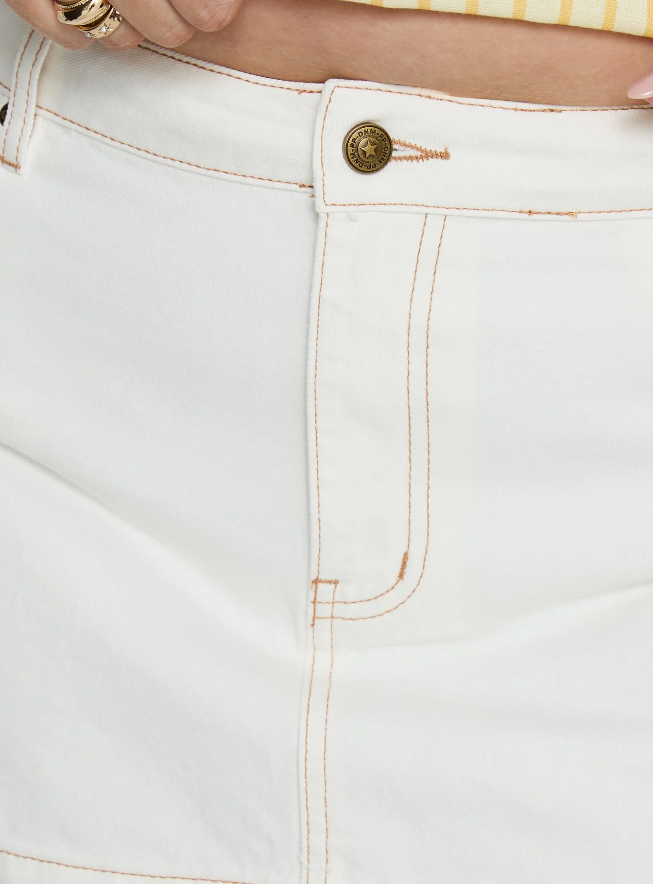 Nicolina Low Rise Denim Mini Skirt Ecru Curve - Image 6