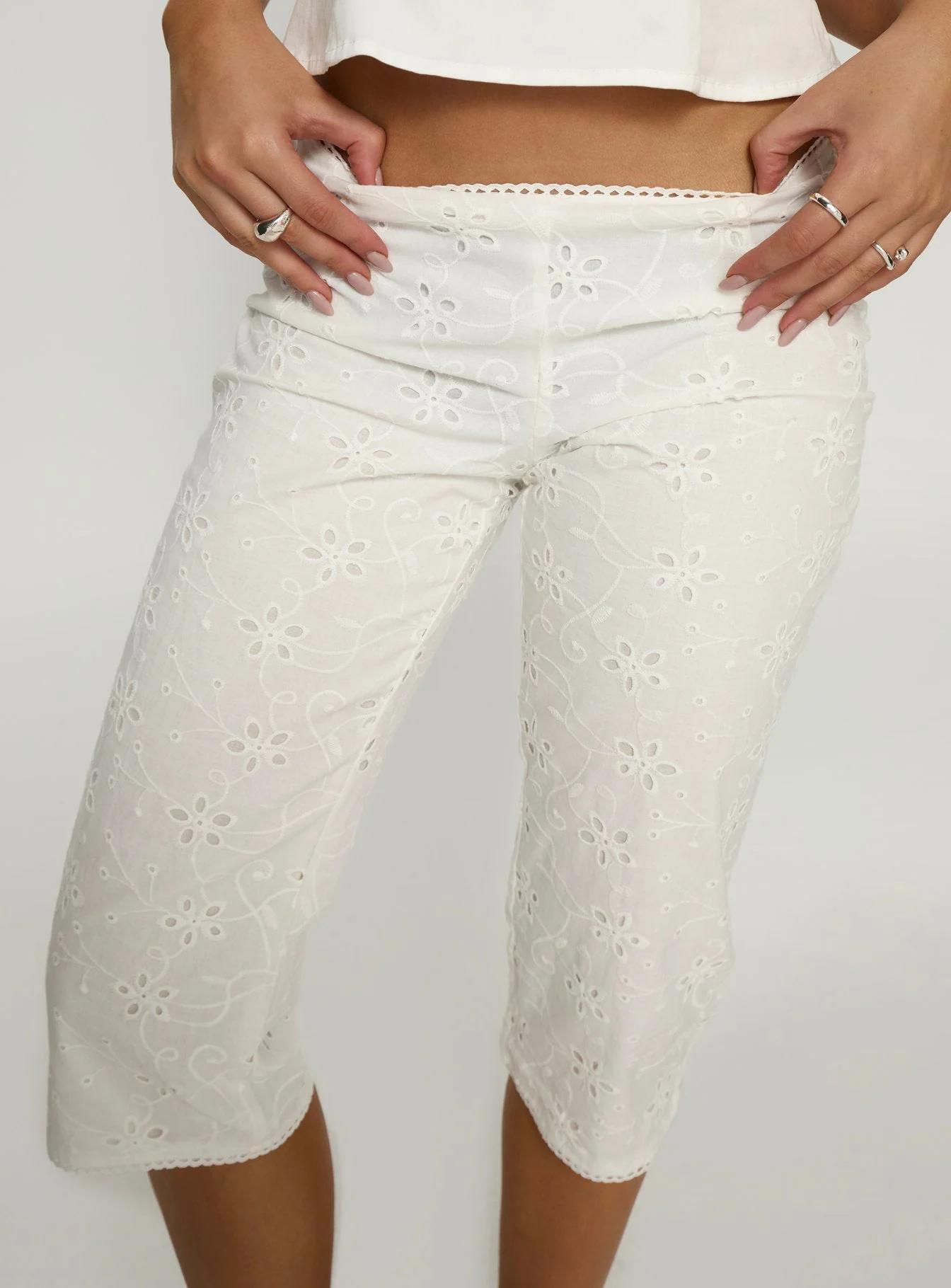 Pamella Anglaise Capri Pant White - Image 6