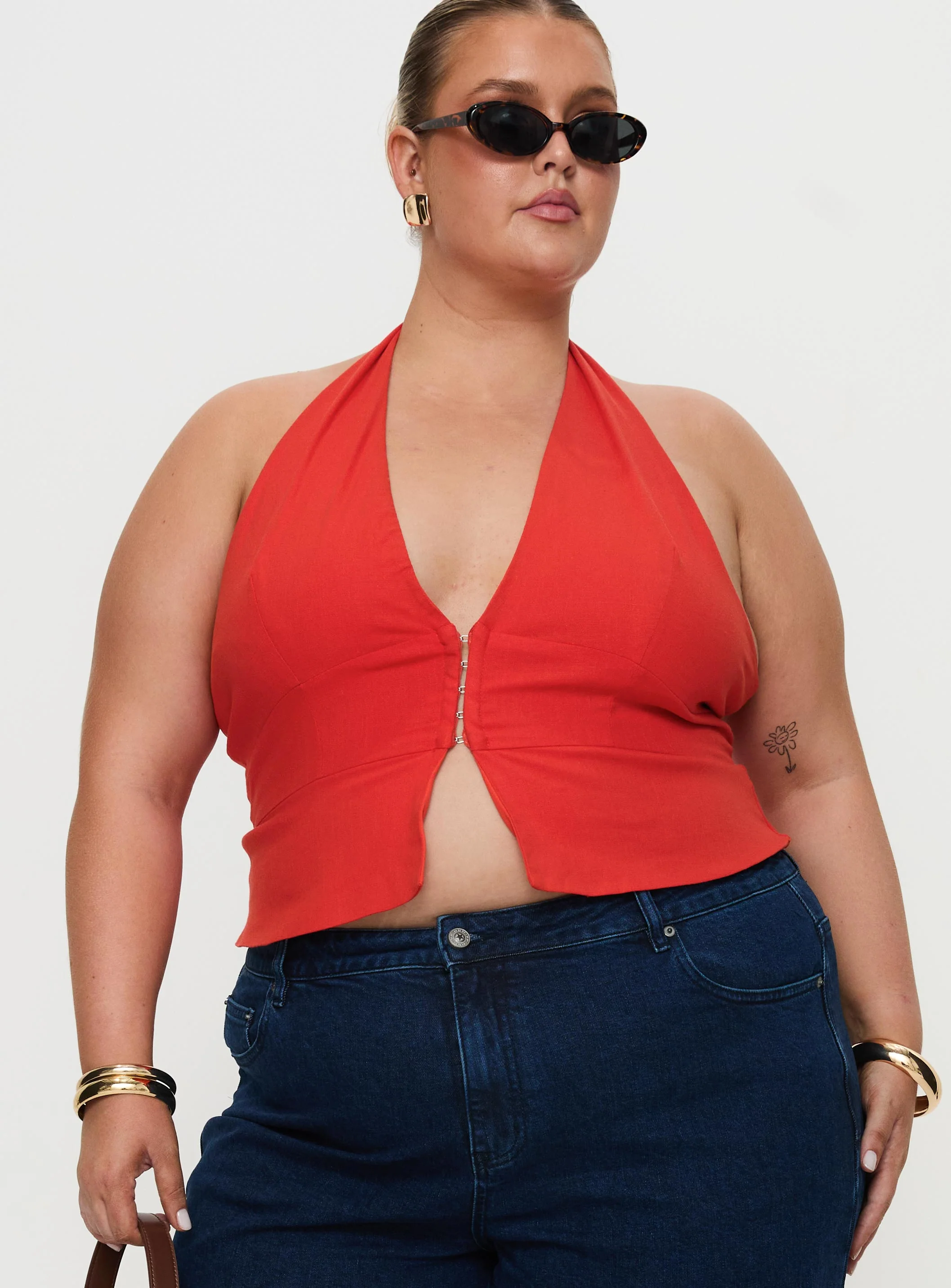 Pleasing Top Red Curve - Image 2
