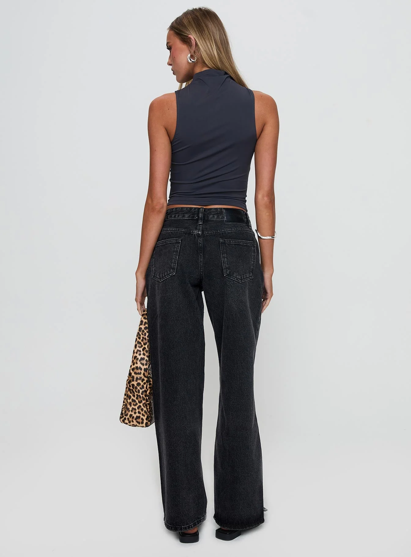 Serenitia Mid Rise Relaxed Jeans Washed Black - Image 5