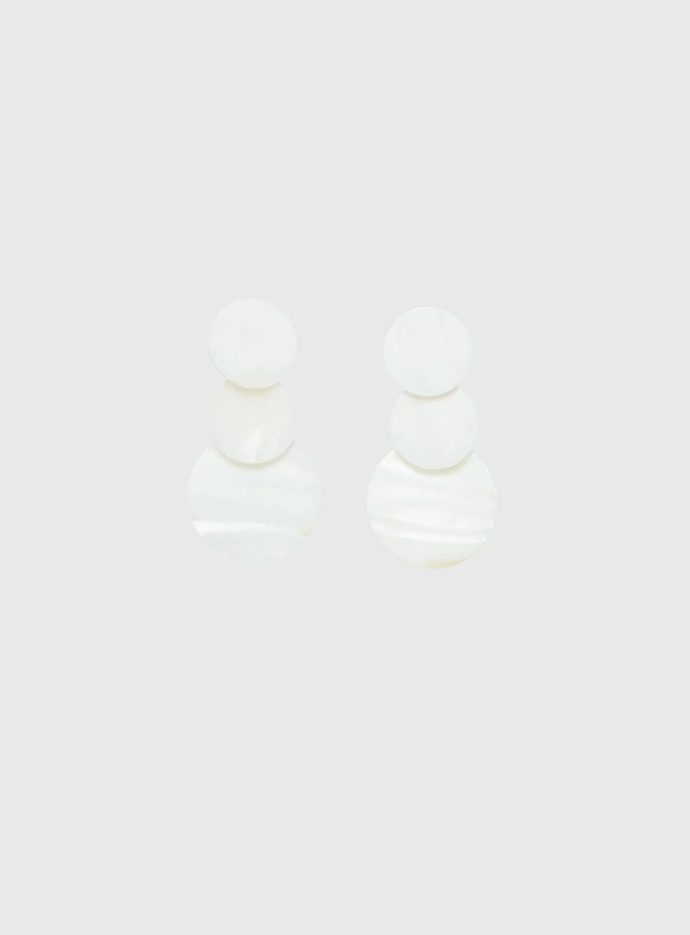 Terza Shell Tiered Earrings White - Image 2
