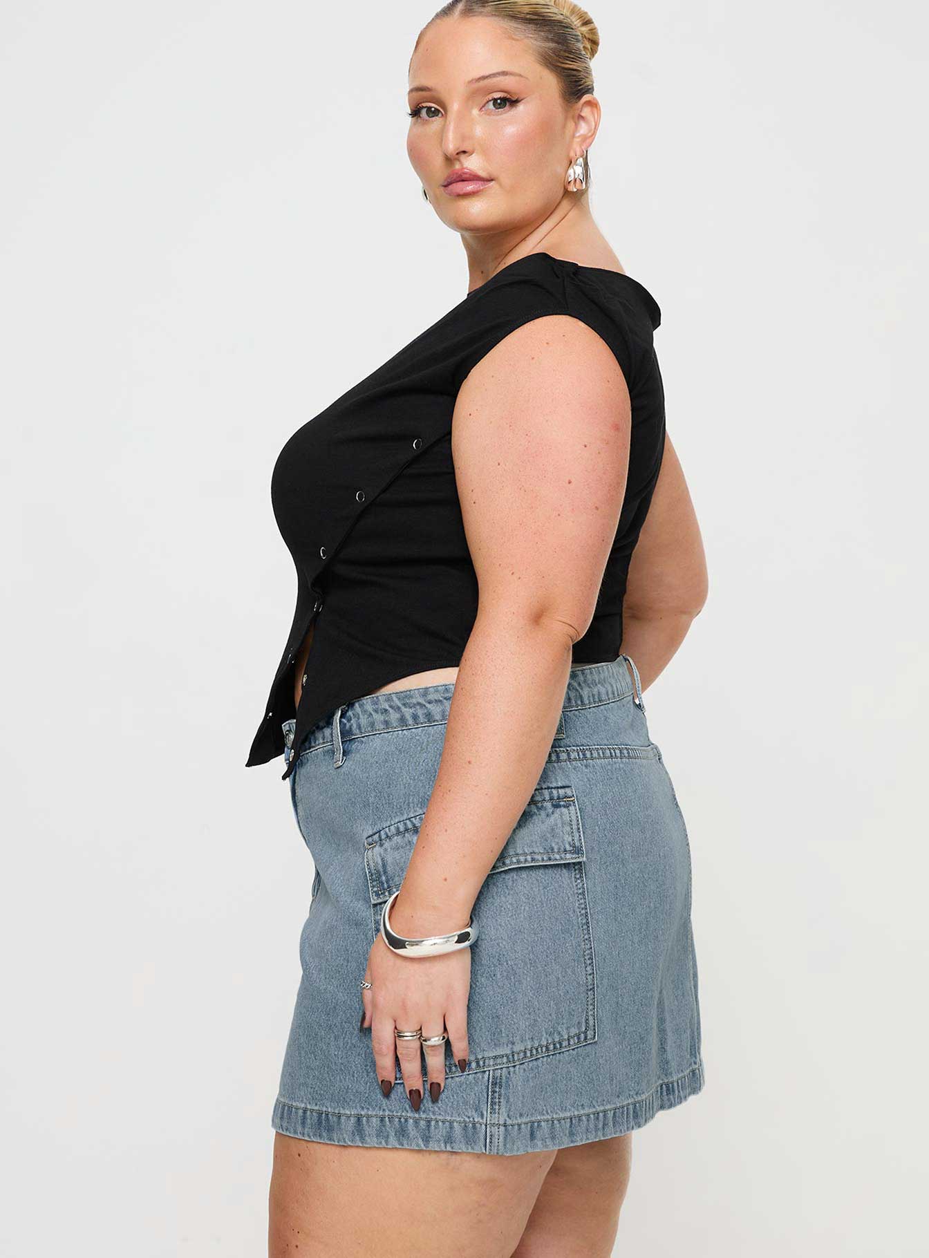 Zakai Cargo Denim Mini Skirt Light Blue Denim Curve - Image 4