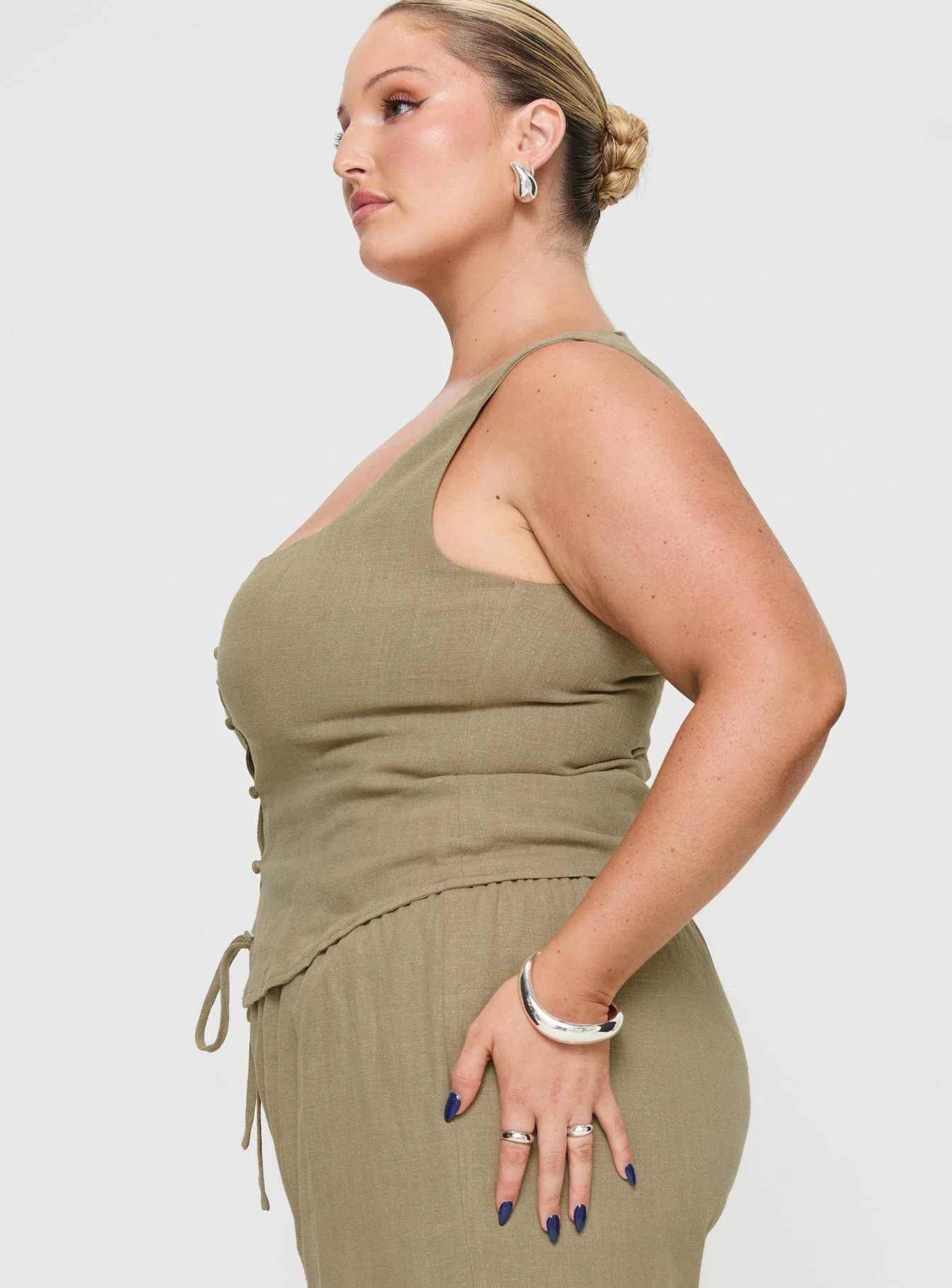 Zenda Linen Blend Top Olive Curve - Image 4