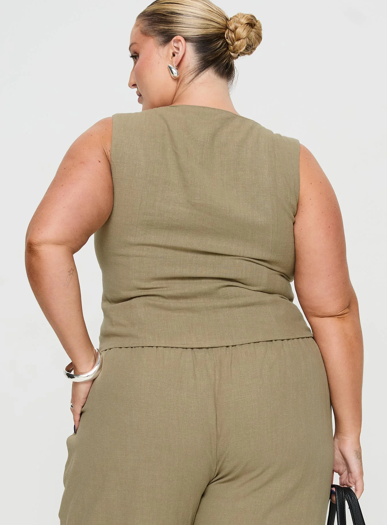 Zenda Linen Blend Top Olive Curve - Image 5