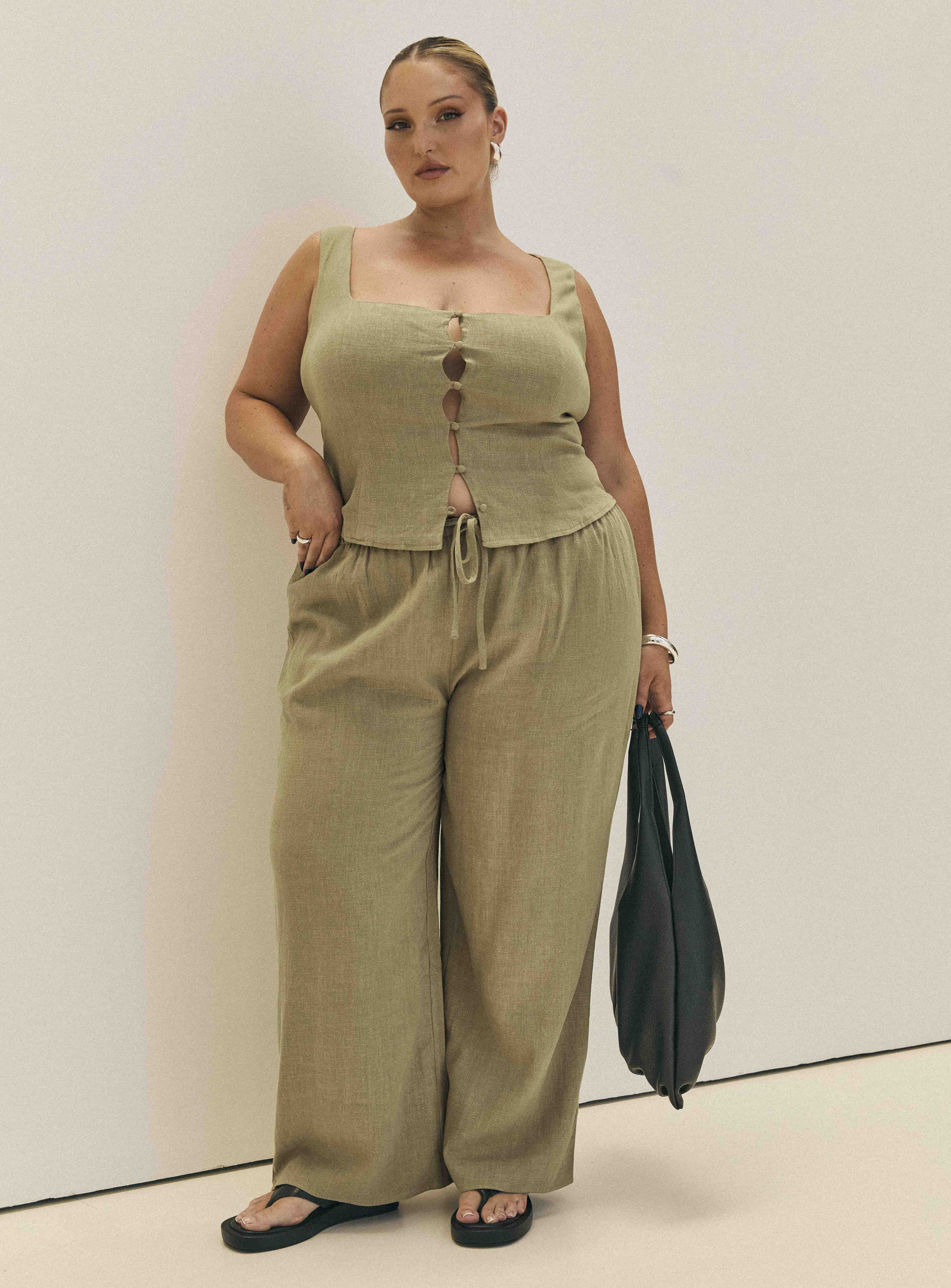 Zenda Linen Blend Top Olive Curve - Image 7