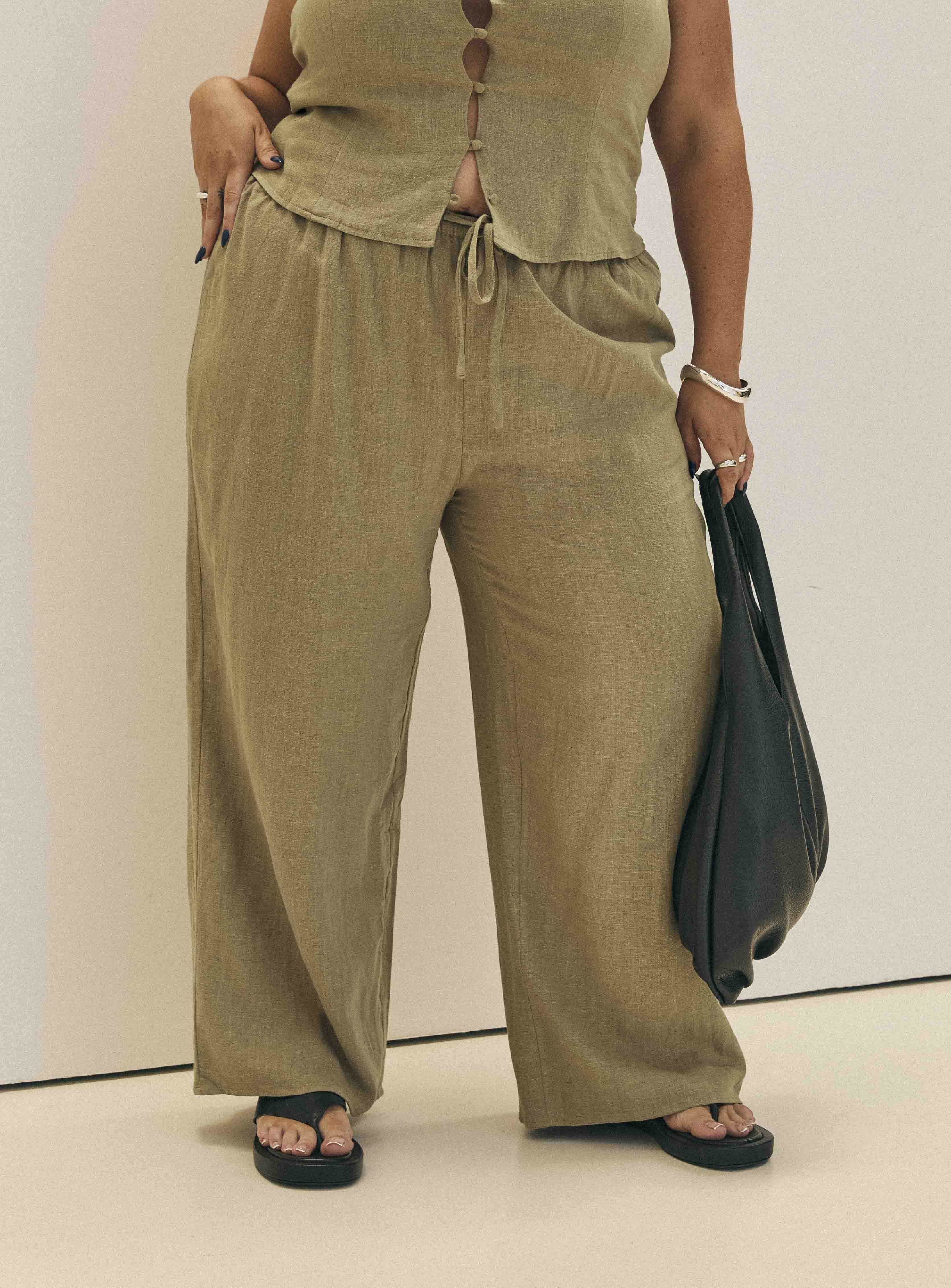 Zenda Linen Blend Top Olive Curve - Image 8